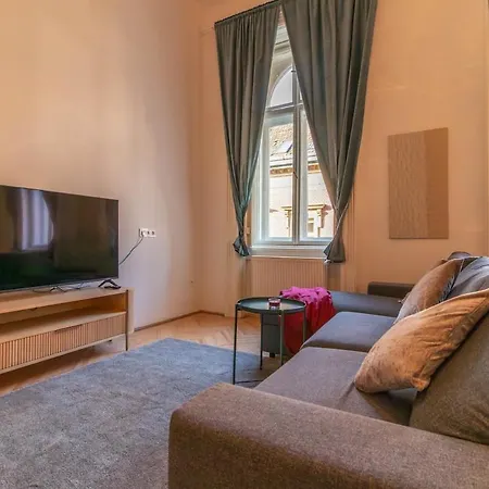 2bdr Grand Bourgeois At Kodaly W Ac شقة بودابست