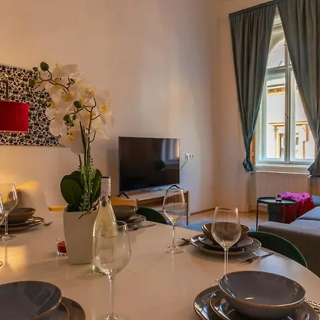 2bdr Grand Bourgeois At Kodaly W Ac شقة بودابست