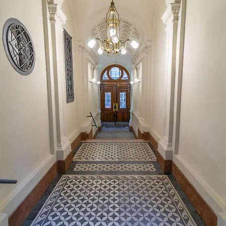 2bdr Grand Bourgeois At Kodaly W Ac بودابست