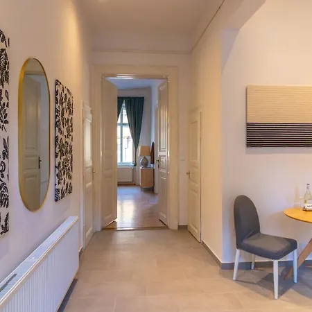 2bdr Grand Bourgeois At Kodaly W Ac *