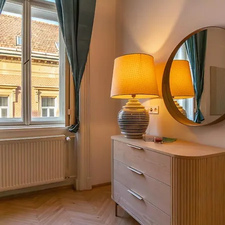 2bdr Grand Bourgeois At Kodaly W Ac * بودابست