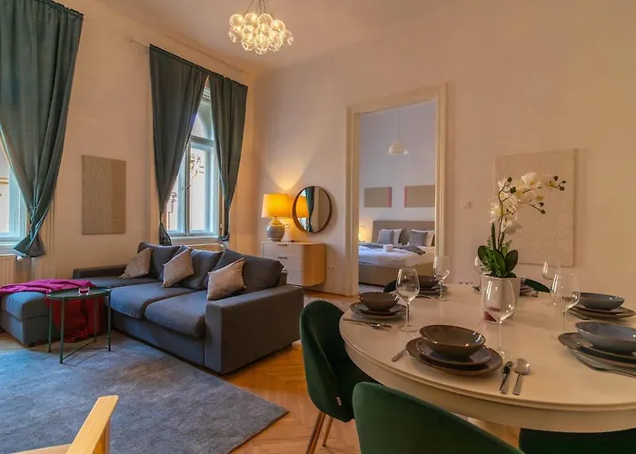 2bdr Grand Bourgeois At Kodaly W Ac Apartment Budapest